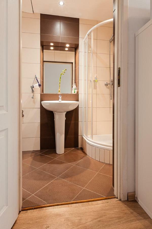 Umbrella Guest Rooms Krakow Ngoại thất bức ảnh
